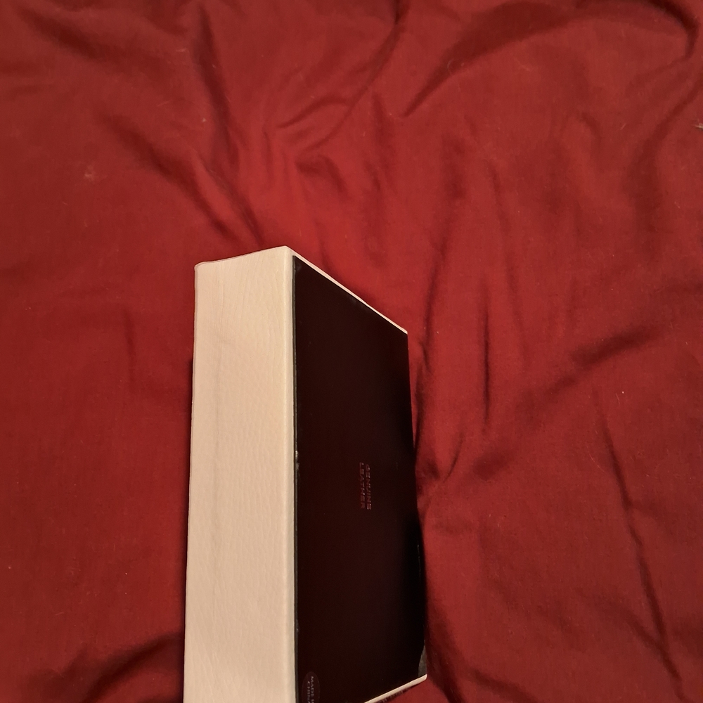 Pandora Cream and Black Leather Exterior Jewelry Box - Picture 9 of 9